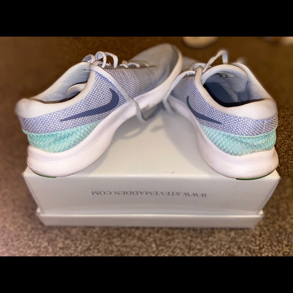 Nike FLEX running shoes dynamic heel design - Picture 5 of 9